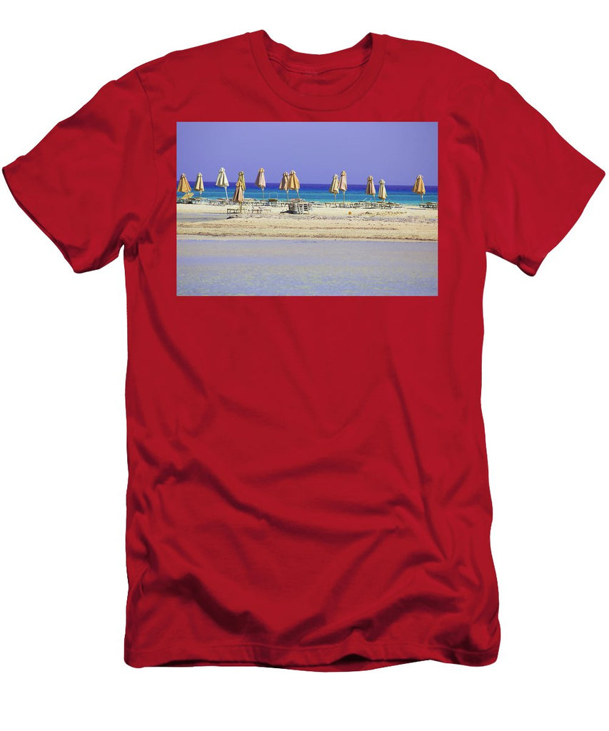 Beach, Sea And Umbrellas - Men's T-Shirt (Athletic Fit)