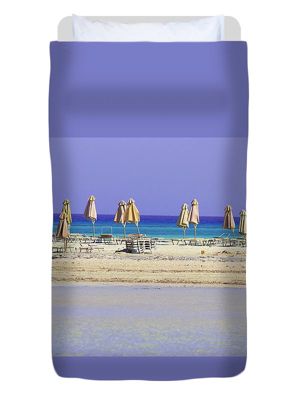 Beach, Sea And Umbrellas - Duvet Cover