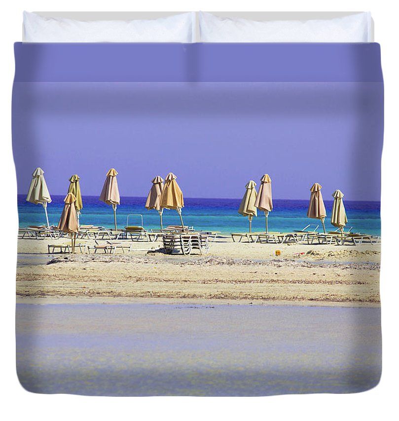 Beach, Sea And Umbrellas - Duvet Cover