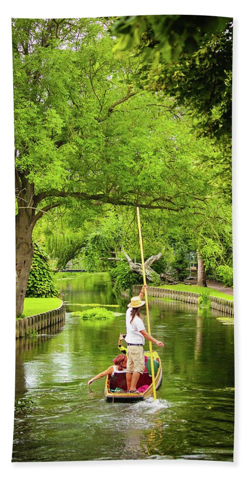 Gondola Ride Down The River - Bath Towel