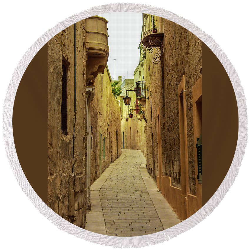 On The Streets Of Malta - Round Beach Towel