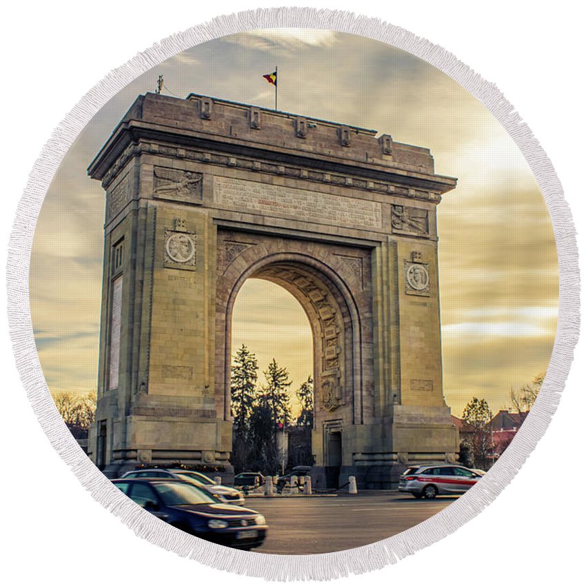 Triumphal Arch Bucharest - Round Beach Towel